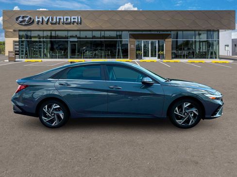 New 2025 Hyundai Elantra Limited image 9