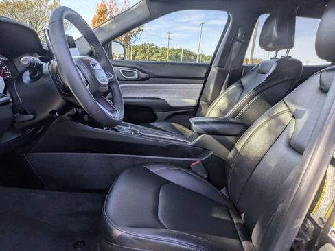 Used 2024 Jeep Compass Latitude image 27