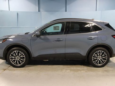 Used 2025 Ford Escape SE image 31