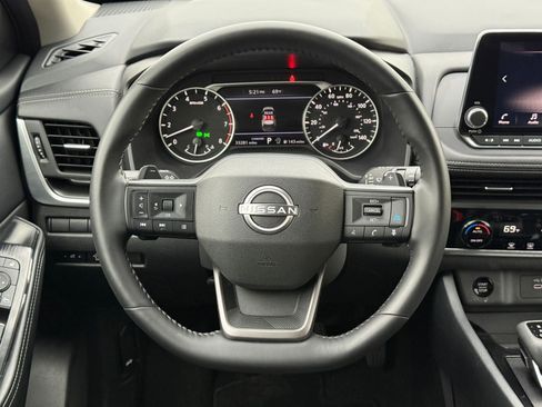 Used 2025 Nissan Rogue SV FWD image 29