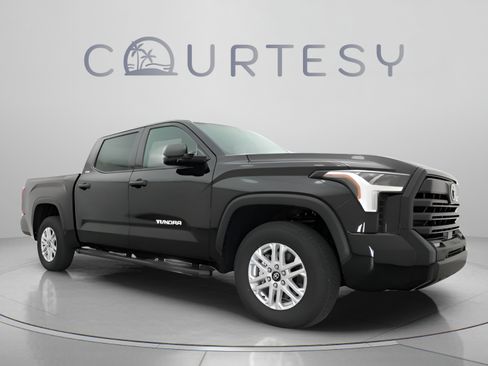 Used 2025 Toyota Tundra SR5 w/ SR5 Convenience Package RWD image 19