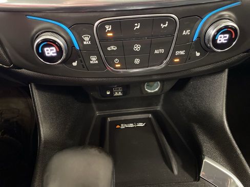 Used 2023 Chevrolet Traverse LT w/ LT Premium Package image 49