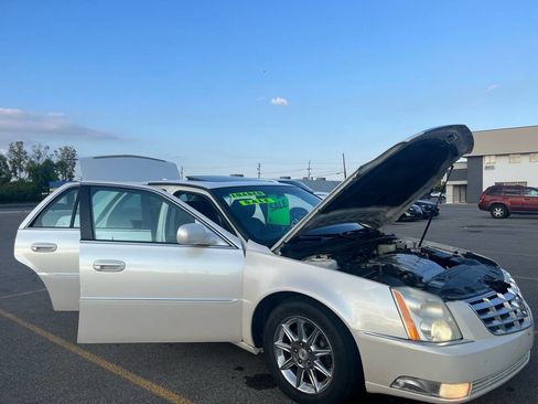 Used 2010 Cadillac DTS Luxury image 10