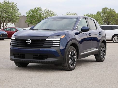 Used 2025 Nissan Kicks SV image 6