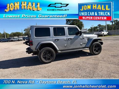 Used 2021 Jeep Wrangler Unlimited Sahara AWD/4WD image 13