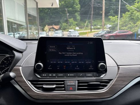 Used 2025 Nissan Altima 2.5 SV FWD image 16