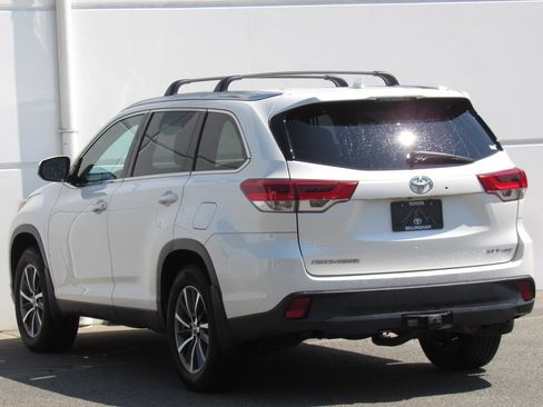 Certified 2019 Toyota Highlander XLE AWD/4WD image 5