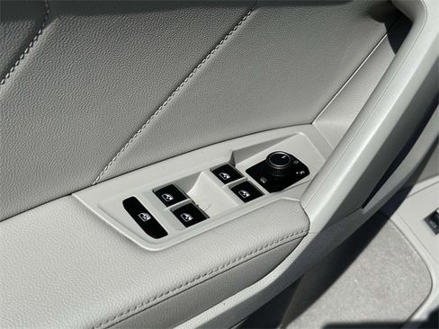 Certified 2022 Volkswagen Tiguan SE image 15