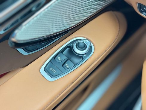 Used 2025 Aston Martin DB12 Volante image 30