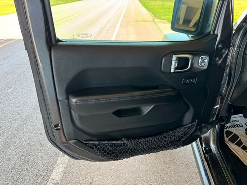 Used 2018 Jeep Wrangler Unlimited Rubicon AWD/4WD image 8