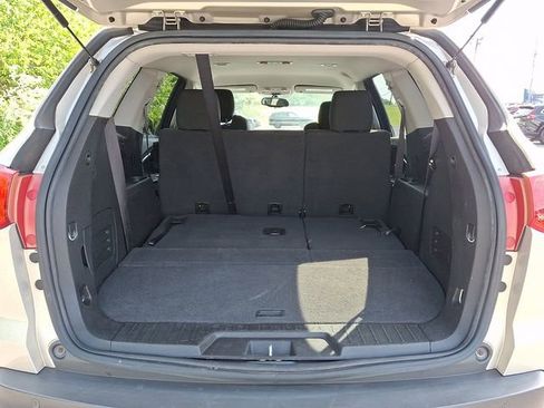 Used 2011 Chevrolet Traverse LT w/ Personal Connectivity Package FWD image 28