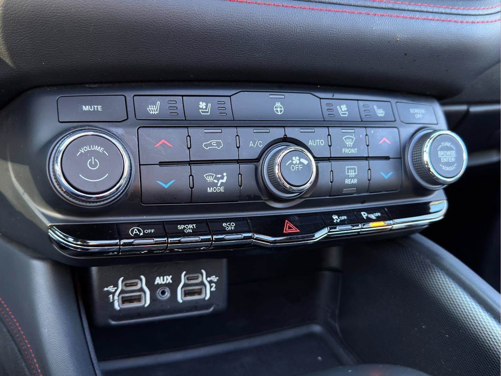 Used 2024 Dodge Durango GT AWD/4WD image 15