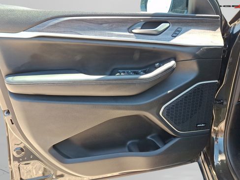 Certified 2023 Jeep Grand Cherokee L Limited w/ Black Appearance Package AWD/4WD image 19