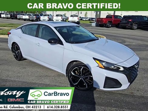 Used 2023 Nissan Altima 2.5 SR w/ SR Premium Package FWD image 2