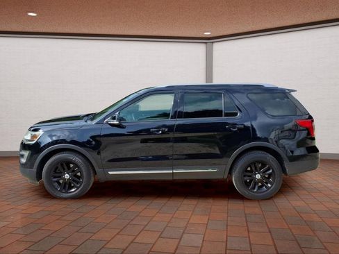 Used 2017 Ford Explorer XLT FWD image 8