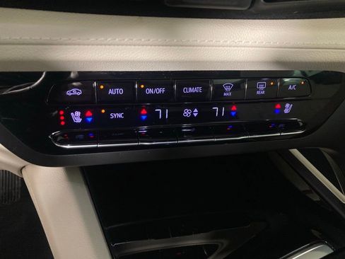 Used 2021 Buick Envision Avenir w/ Technology Package II image 8