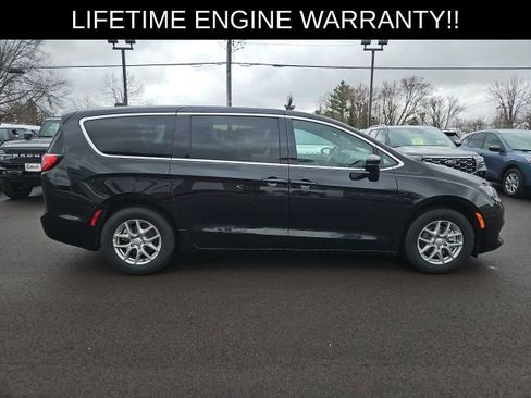 New 2026 Chrysler Voyager LX image 9