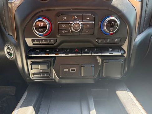 Used 2020 Chevrolet Silverado 1500 High Country w/ Technology Package AWD/4WD image 16