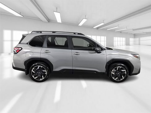 Used 2025 Subaru Forester Premium image 8
