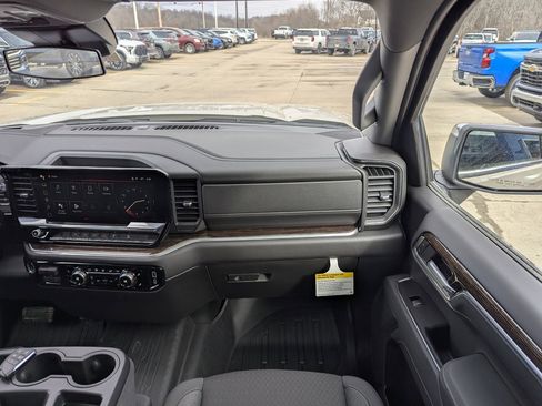 New 2026 GMC Sierra 1500 SLE image 4