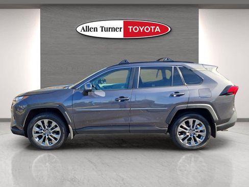Used 2023 Toyota RAV4 XLE Premium image 8