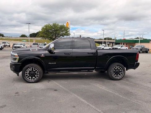 Used 2025 RAM 2500 Limited AWD/4WD image 4