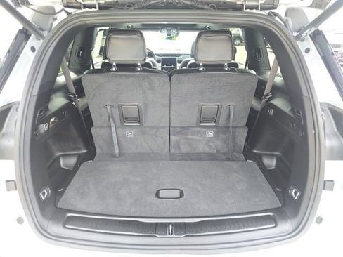 Certified 2025 Jeep Grand Cherokee L Limited w/ Black Appearance Package image 36