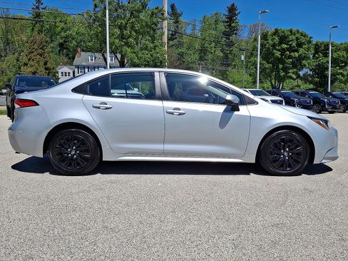 Used 2021 Toyota Corolla LE FWD image 25