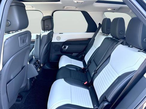 New 2025 Land Rover Discovery Dynamic SE AWD/4WD image 32