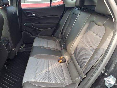 Used 2024 Chevrolet Trax LT w/ LT Convenience Package FWD image 16