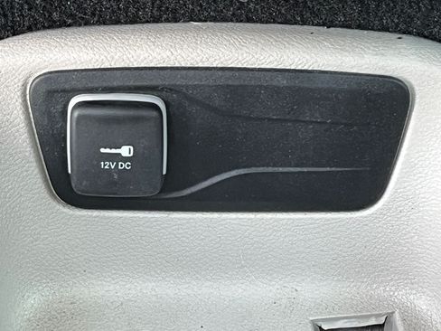 Used 2024 Chrysler Pacifica Touring-L FWD image 23