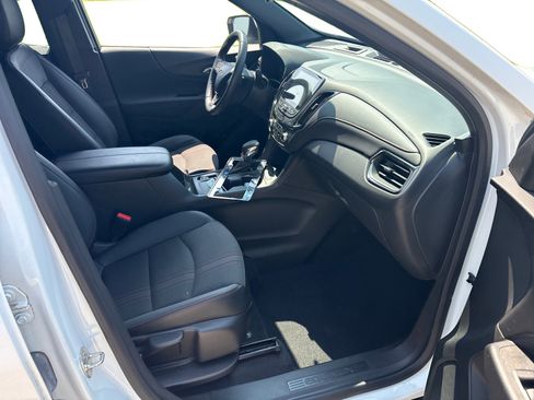 Used 2022 Chevrolet Equinox RS w/ Infotainment Package image 19