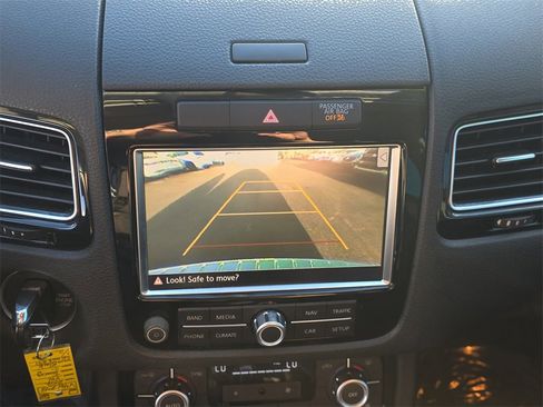 Used 2012 Volkswagen Touareg VR6 image 23