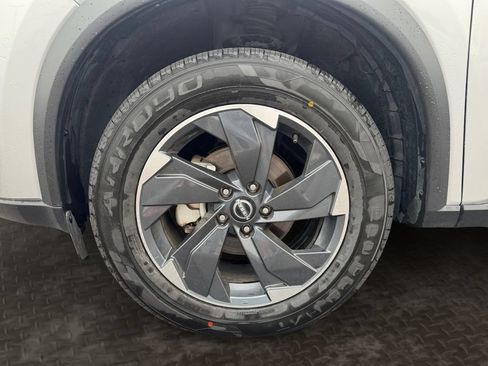 Used 2025 Nissan Rogue SV FWD image 9