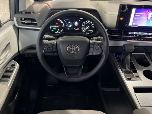 New 2026 Toyota Sienna LE FWD image 15