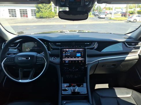 Used 2024 Jeep Grand Cherokee Limited 4xe image 11