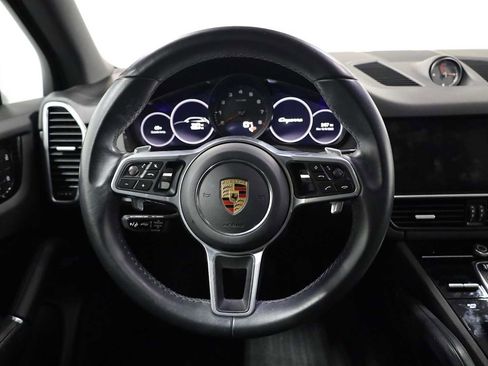 Certified 2023 Porsche Cayenne Platinum Edition image 25