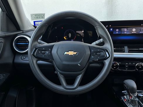 Used 2025 Chevrolet Trax LT image 31