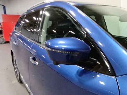 Used 2018 Nissan Pathfinder Platinum AWD/4WD image 31