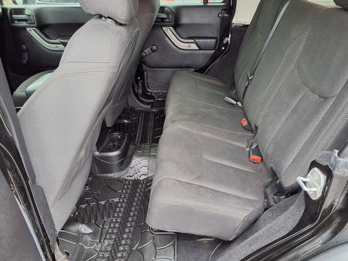 Used 2015 Jeep Wrangler Unlimited Sport w/ Connectivity Group image 7