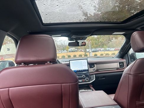 Used 2024 Ford Expedition Max Limited image 31