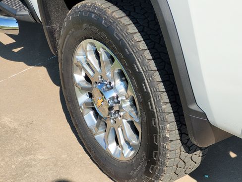 New 2025 Chevrolet Silverado 2500 LT w/ Z71 Chrome Sport Edition image 5