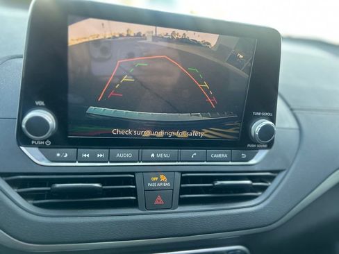 Used 2021 Nissan Altima 2.5 SV w/ SV Premium Package image 4