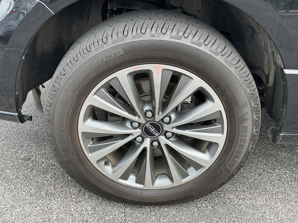 Used 2017 Lincoln Navigator Select AWD/4WD image 9
