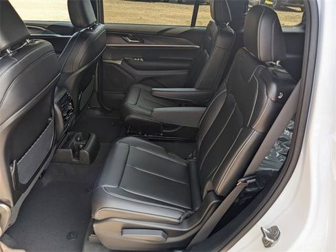 New 2024 Jeep Grand Cherokee L Limited image 10