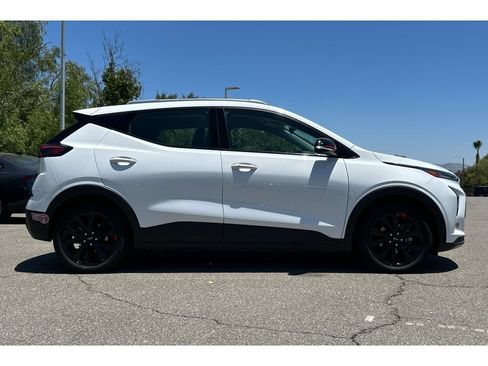 Used 2023 Chevrolet Bolt EUV LT w/ Convenience Package FWD image 7
