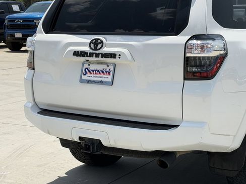 Used 2020 Toyota 4Runner SR5 Premium w/ Moonroof Package AWD/4WD image 6