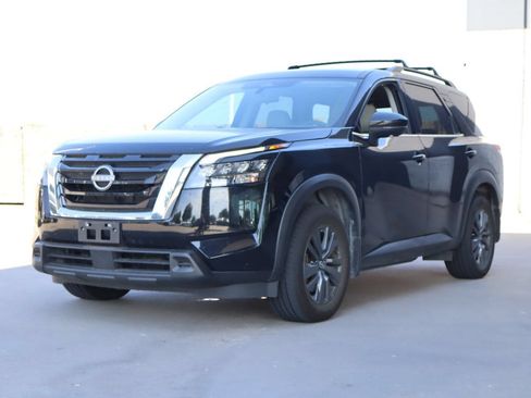 Used 2023 Nissan Pathfinder SV FWD image 2