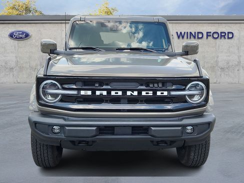 Used 2025 Ford Bronco Outer Banks AWD/4WD image 2