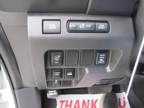 Used 2024 Nissan Frontier SV w/ SV Convenience Package image 11